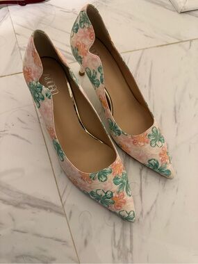 Floral Pointed-Toe Heels with Pink and Green Accents